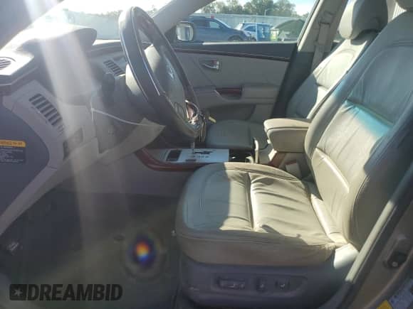 2008 Hyundai Azera Limited z VIN KMHFC46F48A320315, wystawiony jako Copart lot #82247035 z przebiegiem 69 892 mil mil oraz Nie do naprawy • Non repairable. Historia ofert i sprzedaży dostępna na DreamBid. Obrazek 7.