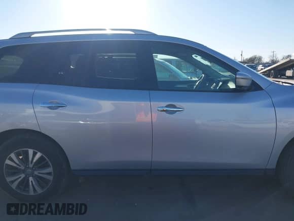 2018 Nissan Pathfinder S with VIN 5N1DR2MN8JC609390, listed as a IAAI auction lot 41113373 with 118,933 mi miles and . Bid and sale history available at DreamBid. Image 14.
