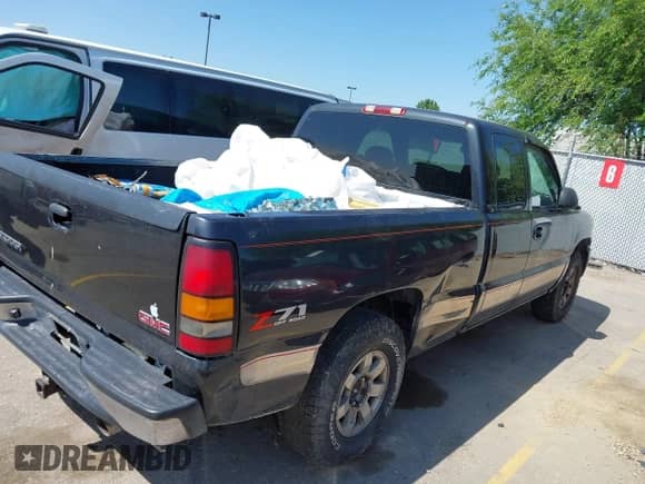 2004 GMC Sierra 1500 SLE with VIN 1GTEK19T44E212539, listed as a IAAI auction lot 42518037 with 241,436 mi miles and . Bid and sale history available at DreamBid. Image 4.