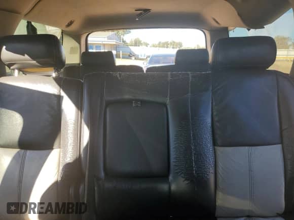 2010 Chevrolet Suburban LS z VIN 1GNUCHE05AR199633, wystawiony jako Copart lot #82591025 z przebiegiem 300 472 mil mil oraz Szkoda całkowita • Salvage title. Historia ofert i sprzedaży dostępna na DreamBid. Obrazek 10.