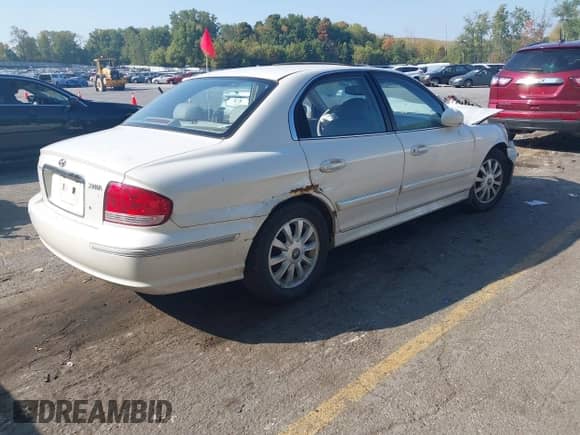 2004 Hyundai Sonata GLS with VIN KMHWF35H44A018344, listed as a IAAI auction lot 43253183 with 72,904 mi miles and . Bid and sale history available at DreamBid. Image 4.