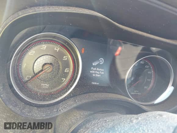 2020 Dodge Charger Police z VIN 2C3CDXKT7LH197903, wystawiony jako IAAI lot #42839389 z przebiegiem 72 438 mil mil oraz . Historia ofert i sprzedaży dostępna na DreamBid. Obrazek 7.