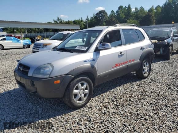 2005 Hyundai Tucson GLS с VIN KM8JN12D55U131299, выставлен на аукционе Copart как лот 69806035 с пробегом 143 074 миль миль и Списание • Salvage title. История ставок и продаж доступна на DreamBid. Изображение 1.