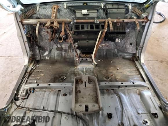 2006 Toyota Sienna XLE z VIN 5TDZA22C86S498087, wystawiony jako Copart lot #61197645 z przebiegiem Nie podano mil oraz Czysty tytuł • Clean title. Historia ofert i sprzedaży dostępna na DreamBid. Obrazek 8.