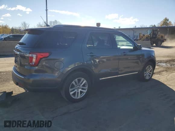 2018 Ford Explorer XLT с VIN 1FM5K8D82JGA75236, выставлен на аукционе Copart как лот 82488975 с пробегом 126 417 миль миль и Чистый • Clean title. История ставок и продаж доступна на DreamBid. Изображение 3.