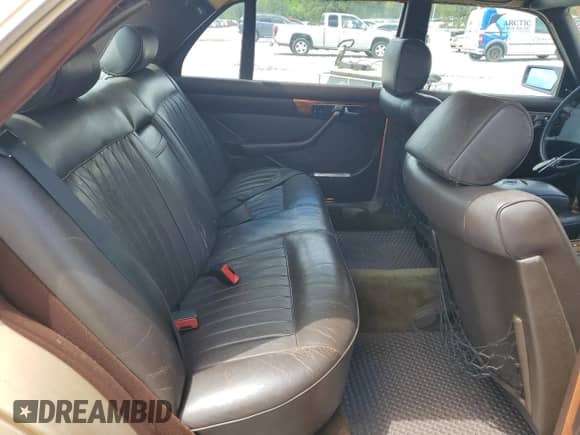 1982 Mercedes-Benz 380 с VIN WDBCA33A2CB029426, выставлен на аукционе Copart как лот 56716845 с пробегом 80 627 миль миль и Чистый • Clean title. История ставок и продаж доступна на DreamBid. Изображение 10.