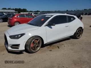 2020 Hyundai Veloster z VIN KMHT36AH2LU006340, wystawiony jako Copart lot #71468325 z przebiegiem Nie podano mil oraz Szkoda całkowita • Salvage title. Historia ofert i sprzedaży dostępna na DreamBid. Obrazek 1.