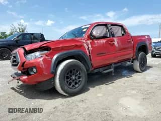 2023 Toyota Tacoma SR5 z VIN 3TMAZ5CN8PM199692, wystawiony jako Copart lot #63829755 z przebiegiem Nie podano mil oraz Szkoda całkowita • Salvage title. Historia ofert i sprzedaży dostępna na DreamBid. Obrazek 1.