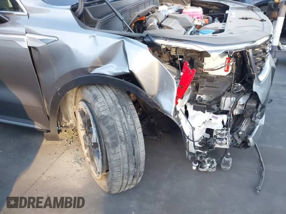 2025 Kia Sorento SX Prestige with VIN KNDRKDJG5S5323454, listed as a IAAI auction lot 41273656 with 101 mi miles and . Bid and sale history available at DreamBid. Image 6.