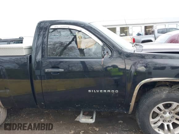 2013 Chevrolet Silverado 1500 Work Truck z VIN 1GCNCPEX5DZ246572, wystawiony jako IAAI lot #40874917 z przebiegiem 228 819 mil mil oraz . Historia ofert i sprzedaży dostępna na DreamBid. Obrazek 13.