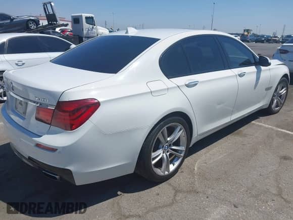 2015 BMW 7 Series 740i with VIN WBAYA6C56FD826909, listed as a IAAI auction lot 42929534 with 189,659 mi miles and . Bid and sale history available at DreamBid. Image 4.