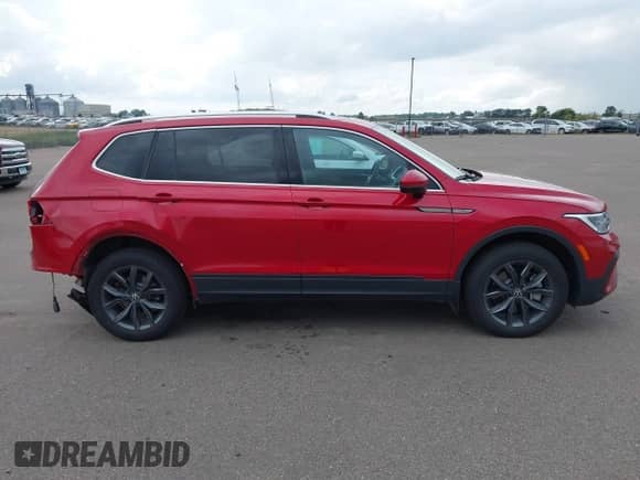 2024 Volkswagen Tiguan SE с VIN 3VVMB7AX0RM022107, выставлен на аукционе IAAI как лот 43277077 с пробегом 17 889 миль миль и . История ставок и продаж доступна на DreamBid. Изображение 13.