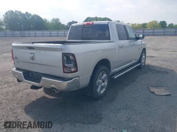 2017 Ram 1500 Big Horn z VIN 3C6RR6LTXHG734388, wystawiony jako IAAI lot #42002529 z przebiegiem 128 857 mil mil oraz . Historia ofert i sprzedaży dostępna na DreamBid. Obrazek 4.