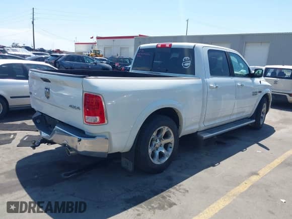 2014 Ram 1500 Laramie z VIN 1C6RR7VM1ES312946, wystawiony jako IAAI lot #42620415 z przebiegiem 163 405 mil mil oraz . Historia ofert i sprzedaży dostępna na DreamBid. Obrazek 4.