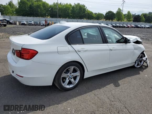 2014 BMW 3 Series 320i xDrive с VIN WBA3C3C56EP661508, выставлен на аукционе Copart как лот 62103985 с пробегом Не указан миль и Списание • Salvage title. История ставок и продаж доступна на DreamBid. Изображение 3.
