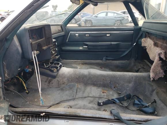 1985 Chevrolet El Camino с VIN 3GCCW80H1FS914033, выставлен на аукционе Copart как лот 51556575 с пробегом 72 841 миль миль и Списание • Salvage title. История ставок и продаж доступна на DreamBid. Изображение 7.