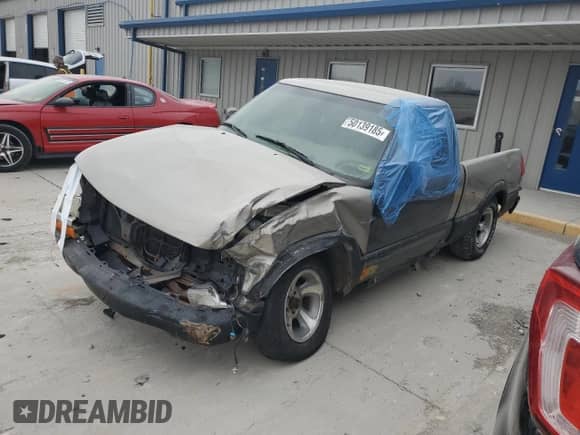2003 Chevrolet S-10 LS with VIN 1GCCS14H738289896, listed as a Copart auction lot 50139185 with 182,869 mi miles and Salvage title. Bid and sale history available at DreamBid. Image 1.