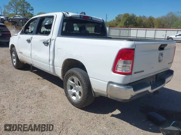 2024 Ram 1500 Big Horn z VIN 1C6RRFFG9RN110878, wystawiony jako IAAI lot #41785180 z przebiegiem 30 266 mil mil oraz . Historia ofert i sprzedaży dostępna na DreamBid. Obrazek 3.