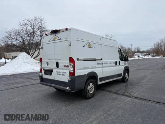 2014 Ram ProMaster Cargo z VIN 3C6TRVBG2EE118261, wystawiony jako Copart lot #55901385 z przebiegiem 168 026 mil mil oraz Czysty tytuł • Clean title. Historia ofert i sprzedaży dostępna na DreamBid. Obrazek 3.