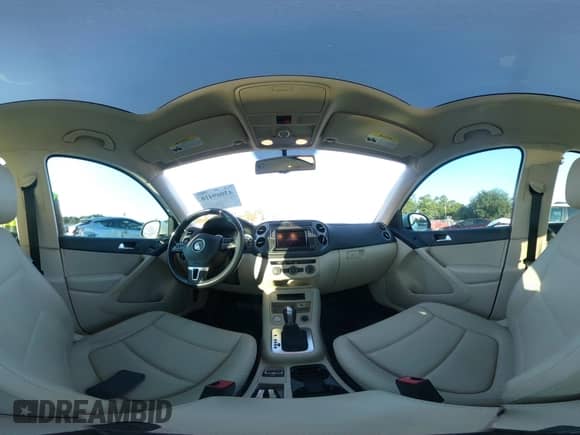 2017 Volkswagen Tiguan Wolfsburg Edition с VIN WVGRV7AX4HK011852, выставлен на аукционе IAAI как лот 43069410 с пробегом 80 694 миль миль и . История ставок и продаж доступна на DreamBid. Изображение 18.