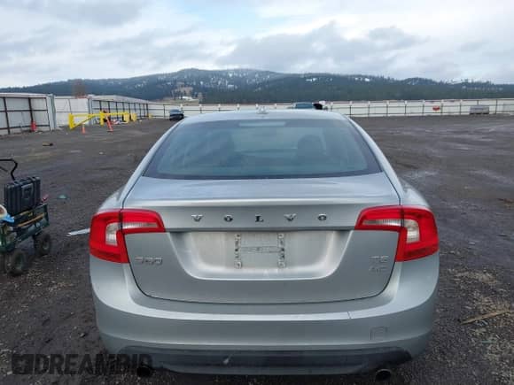 2012 Volvo S60 T6 с VIN YV1902FH7C2105461, выставлен на аукционе IAAI как лот 41323392 с пробегом 98 059 миль миль и . История ставок и продаж доступна на DreamBid. Изображение 16.