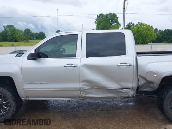 2016 Chevrolet Silverado 1500 LTZ z VIN 3GCUKSEC5GG264816, wystawiony jako IAAI lot #42344166 z przebiegiem 338 247 mil mil oraz . Historia ofert i sprzedaży dostępna na DreamBid. Obrazek 14.