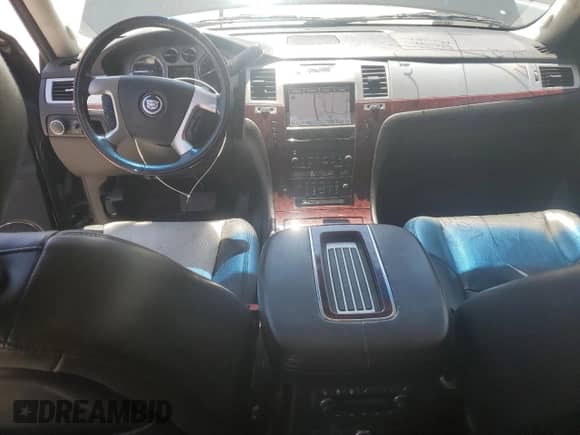 2014 Cadillac Escalade Luxury z VIN 1GYS4BEF1ER182908, wystawiony jako Copart lot #58026205 z przebiegiem 136 254 mil mil oraz Szkoda całkowita • Salvage title. Historia ofert i sprzedaży dostępna na DreamBid. Obrazek 8.