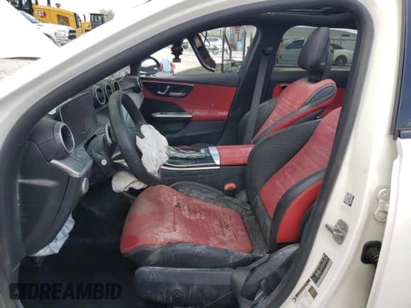 2024 Mercedes-Benz C 300 z VIN W1KAF4GB8RR226237, wystawiony jako Copart lot #67365155 z przebiegiem Nie podano mil oraz Nie do naprawy • Non repairable. Historia ofert i sprzedaży dostępna na DreamBid. Obrazek 7.