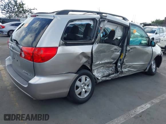 2010 Toyota Sienna CE с VIN 5TDKK4CC8AS316132, выставлен на аукционе IAAI как лот 43450112 с пробегом 129 851 миль миль и . История ставок и продаж доступна на DreamBid. Изображение 4.