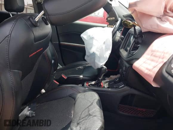 2020 Jeep Compass Trailhawk с VIN 3C4NJDDB9LT163582, выставлен на аукционе IAAI как лот 42660530 с пробегом 123 884 миль миль и . История ставок и продаж доступна на DreamBid. Изображение 5.