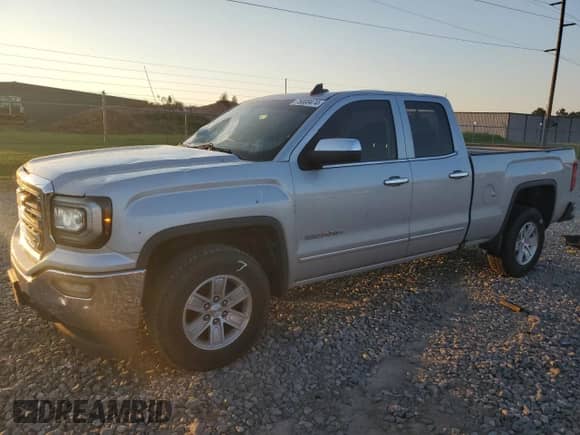 2017 GMC Sierra 1500 SLE z VIN 1GTR1MECXHZ154477, wystawiony jako Copart lot #75008474 z przebiegiem 90 153 mil mil oraz Szkoda całkowita • Salvage title. Historia ofert i sprzedaży dostępna na DreamBid. Obrazek 1.