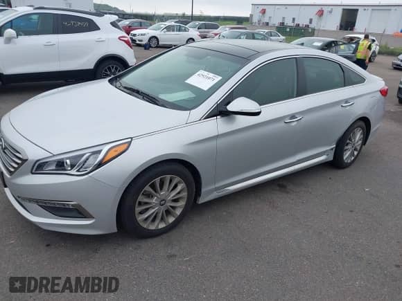 2015 Hyundai Sonata Limited with VIN 5NPE34AF0FH065031, listed as a IAAI auction lot 42921071 with 39,702 mi miles and . Bid and sale history available at DreamBid. Image 2.