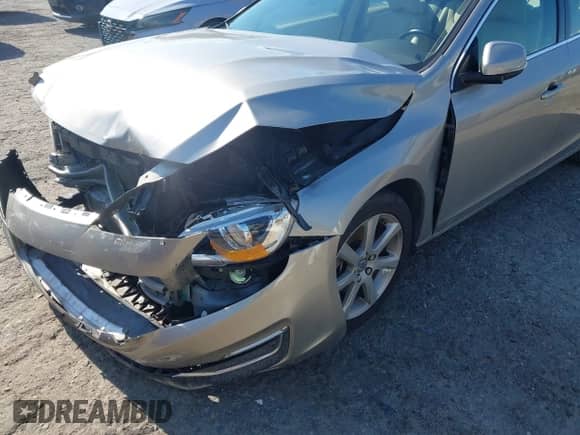 2016 Volvo S60 T5 Drive-E Premier z VIN YV126MFK3G2392066, wystawiony jako IAAI lot #42210232 z przebiegiem 80 097 mil mil oraz . Historia ofert i sprzedaży dostępna na DreamBid. Obrazek 18.