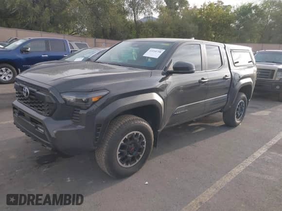 2024 Toyota Tacoma TRD Off Road с VIN 3TMLB5JN8RM009103, выставлен на аукционе IAAI как лот 43210758 с пробегом 14 193 миль миль и . История ставок и продаж доступна на DreamBid. Изображение 20.