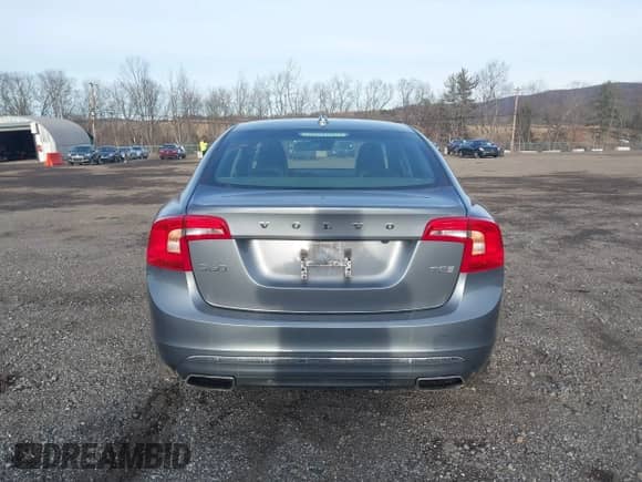 2017 Volvo S60 Inscription с VIN LYV402HKXHB137304, выставлен на аукционе IAAI как лот 41415830 с пробегом 140 598 миль миль и . История ставок и продаж доступна на DreamBid. Изображение 16.