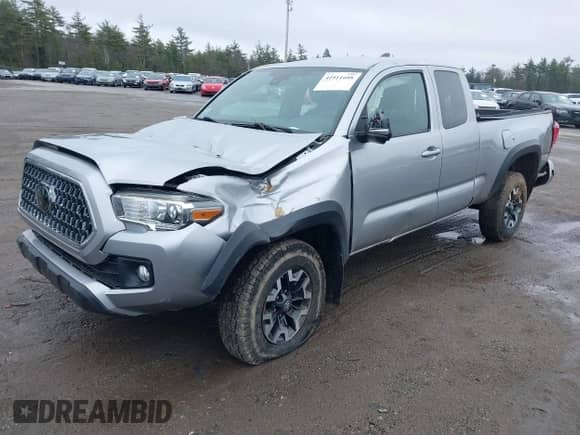 2018 Toyota Tacoma SR5 с VIN 5TFSZ5AN4JX156296, выставлен на аукционе IAAI как лот 41911608 с пробегом 105 340 миль миль и . История ставок и продаж доступна на DreamBid. Изображение 2.