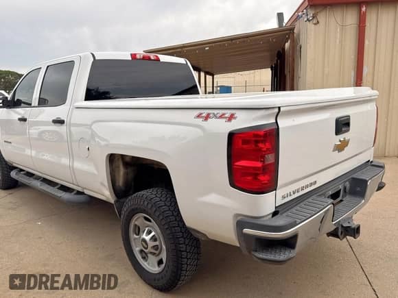 2015 Chevrolet Silverado 2500HD Work Truck z VIN 1GC1KUEG0FF185345, wystawiony jako Copart lot #58501835 z przebiegiem 194 581 mil mil oraz Czysty tytuł • Clean title. Historia ofert i sprzedaży dostępna na DreamBid. Obrazek 3.