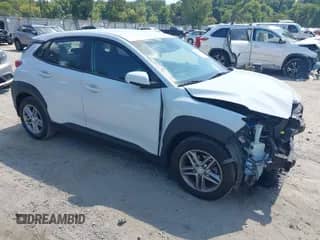 2020 Hyundai Kona SE с VIN KM8K12AA8LU451663, выставлен на аукционе IAAI как лот 43138136 с пробегом 42 194 миль миль и . История ставок и продаж доступна на DreamBid. Изображение 1.