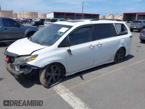 2015 Toyota Sienna SE with VIN 5TDXK3DC2FS621891, listed as a IAAI auction lot 42832318 with 110,420 mi miles and . Bid and sale history available at DreamBid. Image 17.