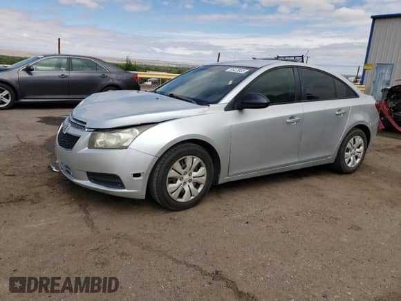 2013 Chevrolet Cruze LS с VIN 1G1PB5SH1D7256467, выставлен на аукционе Copart как лот 55423835 с пробегом 101 261 миль миль и Списание • Salvage title. История ставок и продаж доступна на DreamBid. Изображение 1.