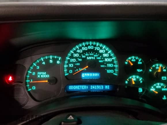 2004 GMC Sierra 1500 SLT z VIN 1GTEK19T84E196717, wystawiony jako Copart lot #71319585 z przebiegiem 241 913 mil mil oraz Czysty tytuł • Clean title. Historia ofert i sprzedaży dostępna na DreamBid. Obrazek 9.