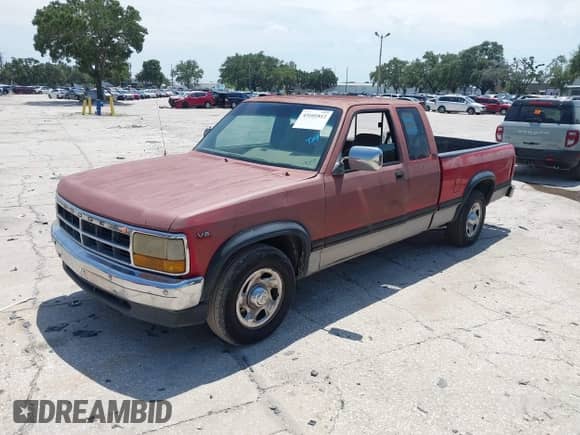 1996 Dodge Dakota z VIN 1B7GL23X3TS523127, wystawiony jako IAAI lot #43101812 z przebiegiem 204 048 mil mil oraz . Historia ofert i sprzedaży dostępna na DreamBid. Obrazek 2.