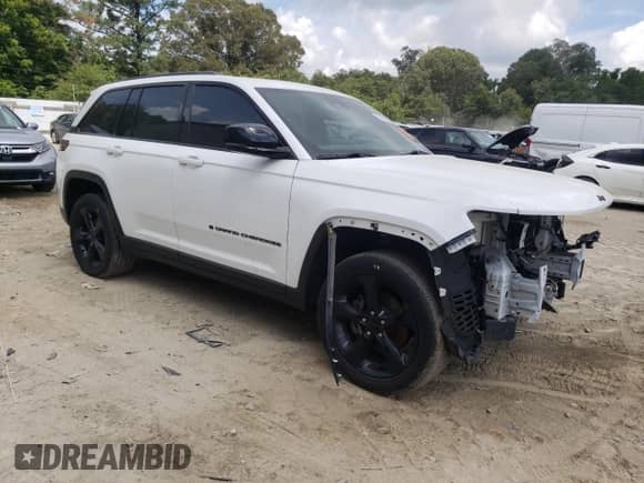 2022 Jeep Grand Cherokee Altitude with VIN 1C4RJHAG8N8606623, listed as a Copart auction lot 67904245 with 62,435 mi miles and Clean title. Bid and sale history available at DreamBid. Image 4.