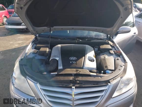 2010 Hyundai Genesis z VIN KMHGC4DE1AU101847, wystawiony jako IAAI lot #42712256 z przebiegiem 81 048 mil mil oraz . Historia ofert i sprzedaży dostępna na DreamBid. Obrazek 10.