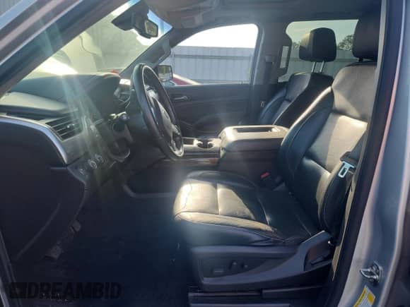 2020 Chevrolet Suburban LT с VIN 1GNSKHKC4LR284491, выставлен на аукционе Copart как лот 80220945 с пробегом 141 143 миль миль и Списание • Salvage title. История ставок и продаж доступна на DreamBid. Изображение 7.