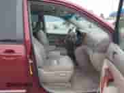 2005 Toyota Sienna XLE Limited z VIN 5TDZA22C15S281382, wystawiony jako IAAI lot #43300575 z przebiegiem 141 246 mil mil oraz . Historia ofert i sprzedaży dostępna na DreamBid. Obrazek 5.