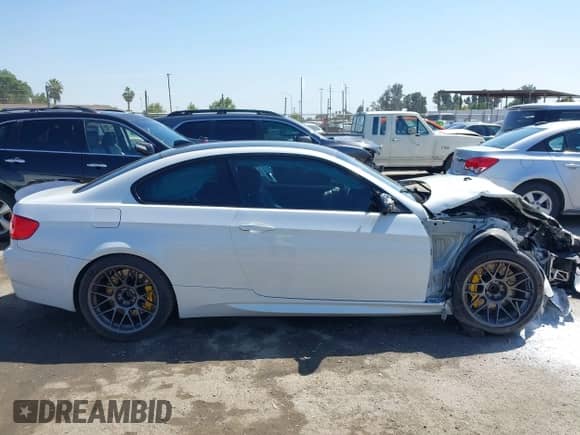2011 BMW M3 с VIN WBSKG9C52BE645537, выставлен на аукционе IAAI как лот 42371742 с пробегом 100 731 миль миль и . История ставок и продаж доступна на DreamBid. Изображение 14.