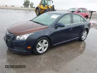 2014 Chevrolet Cruze Diesel z VIN 1G1P75SZ7E7302993, wystawiony jako IAAI lot #43394853 z przebiegiem 280 526 mil mil oraz . Historia ofert i sprzedaży dostępna na DreamBid. Obrazek 2.