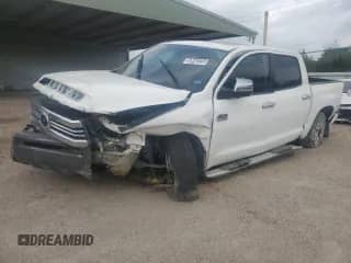 2017 Toyota Tundra Platinum с VIN 5TFGW5F10HX227296, выставлен на аукционе Copart как лот 50948335 с пробегом 110 304 миль миль и Списание • Salvage title. История ставок и продаж доступна на DreamBid. Изображение 1.