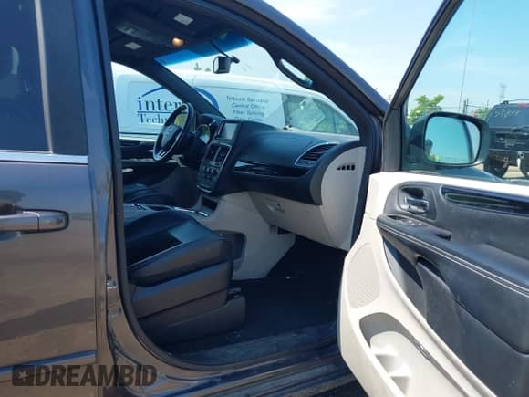 2014 Dodge Grand Caravan SXT with VIN 2C4RDGCG1ER366222, listed as a IAAI auction lot 42454269 with 133,796 mi miles and . Bid and sale history available at DreamBid. Image 5.